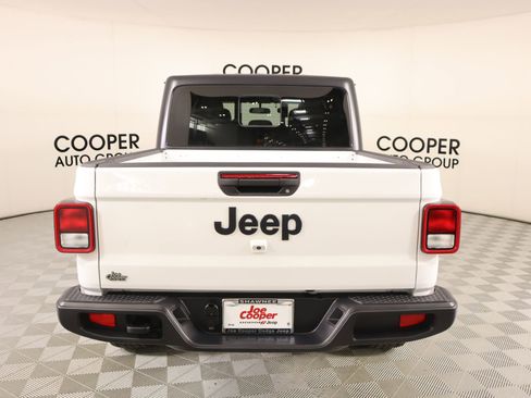 Used 2025 Jeep Gladiator Sport AWD/4WD image 20