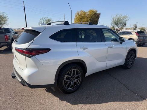 Used 2024 Toyota Highlander Limited image 4