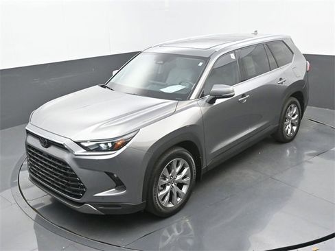 Used 2025 Toyota Grand Highlander FWD image 33