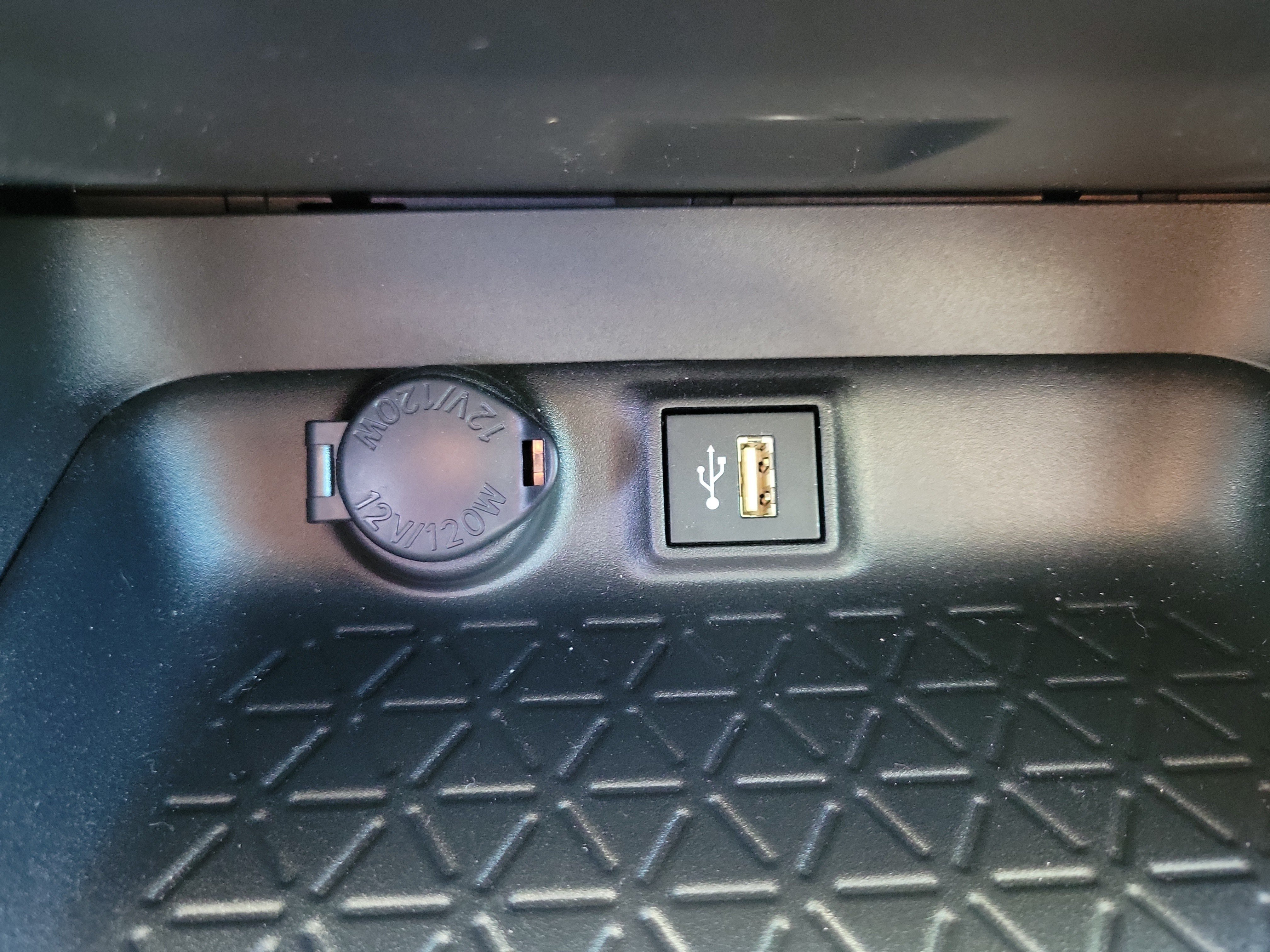 Used 2025 Toyota RAV4 XLE w/ Convenience Package FWD image 29