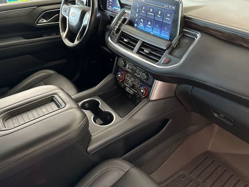 Used 2022 Chevrolet Suburban LT w/ Luxury Package AWD/4WD image 17