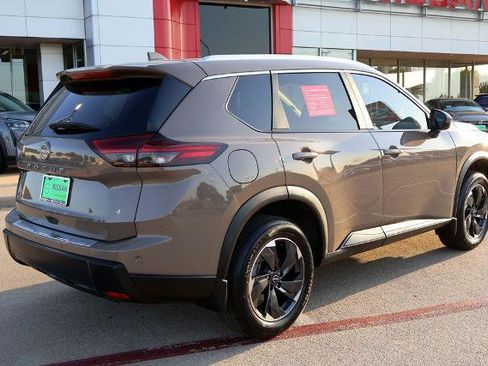 Certified 2025 Nissan Rogue SV w/ SV Premium Package FWD image 6