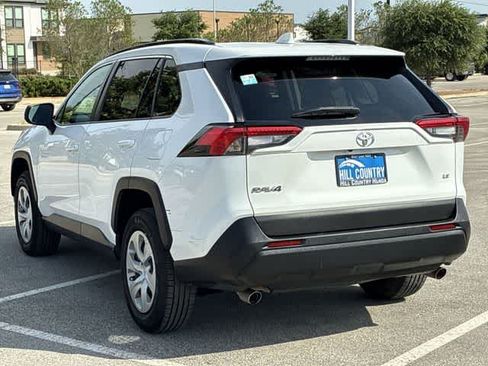 Used 2021 Toyota RAV4 LE FWD image 4