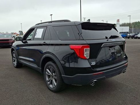 Used 2022 Ford Explorer XLT w/ Equipment Group 202A AWD/4WD image 8