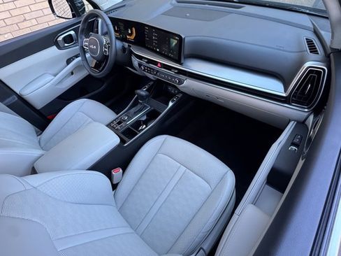 Used 2025 Kia Sorento S w/ Panoramic Sunroof Package image 12