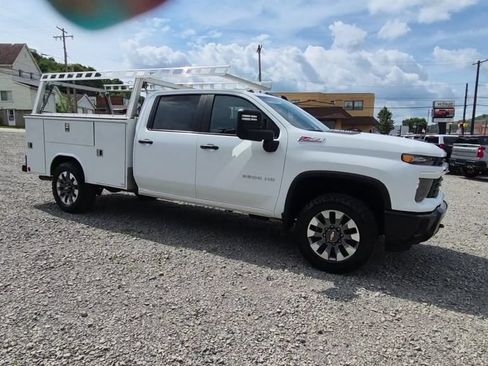 Used 2024 Chevrolet Silverado 2500 Custom w/ Custom Convenience Package AWD/4WD image 3