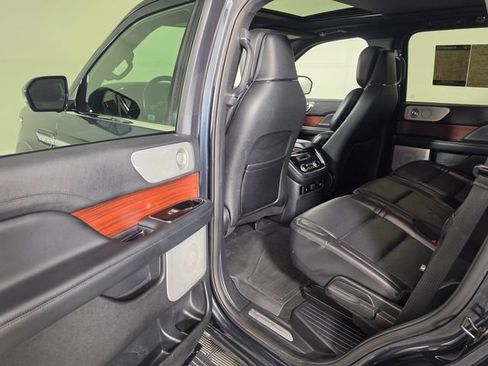 Certified 2021 Lincoln Navigator Reserve w/ Luxury Package AWD/4WD image 17