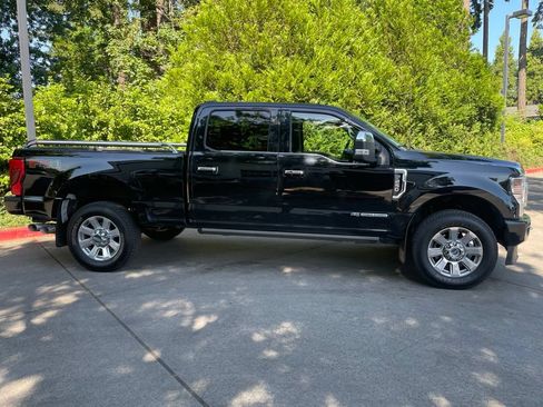 Used 2022 Ford F250 Platinum w/ FX4 Off-Road Package AWD/4WD image 3