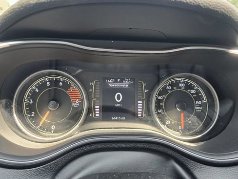 Used 2019 Jeep Cherokee Latitude Plus w/ Comfort/Convenience Group FWD image 24