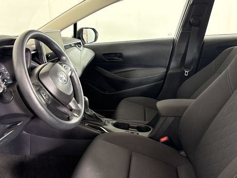 Used 2025 Toyota Corolla LE FWD image 5