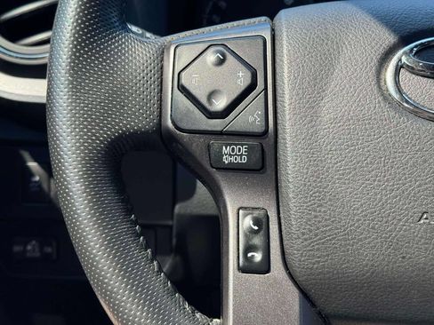 Used 2022 Toyota Tacoma TRD Off-Road AWD/4WD image 23