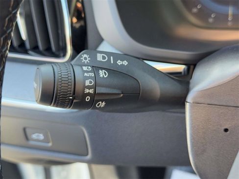 Certified 2025 Volvo XC60 B5 Plus image 21