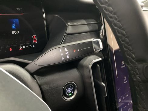 Used 2025 GMC Acadia Elevation image 25