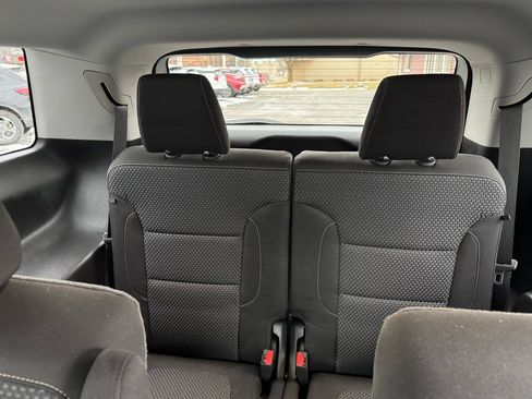 Used 2023 GMC Acadia SLE w/ Driver Convenience Package image 10