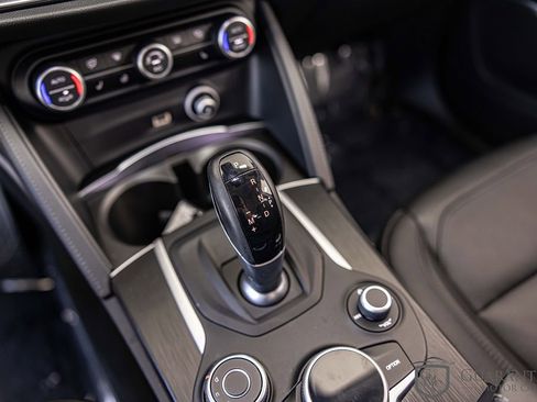 Used 2019 Alfa Romeo Stelvio AWD image 29