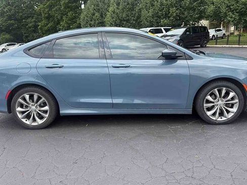 Used 2015 Chrysler 200 S FWD image 1