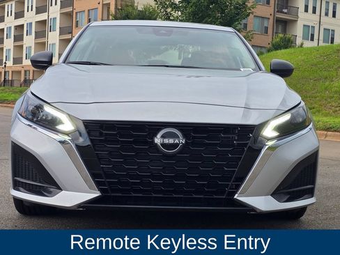 Used 2024 Nissan Altima 2.5 SV FWD image 5