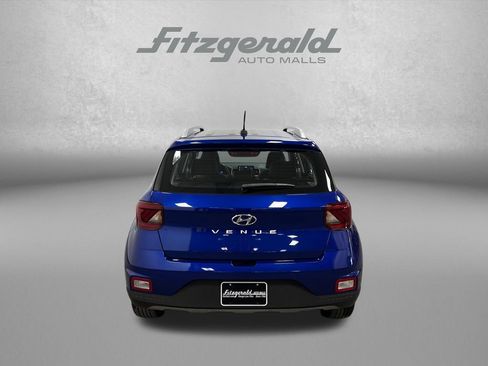 Used 2023 Hyundai Venue Limited w/ Cargo Package FWD image 4