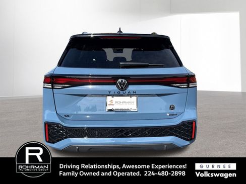 New 2025 Volkswagen Tiguan SE R-Line image 9