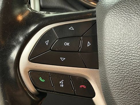 Used 2020 Jeep Grand Cherokee Laredo AWD/4WD image 33