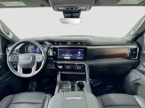 Used 2025 GMC Sierra 3500 Denali w/ Denali Reserve Package AWD/4WD image 18