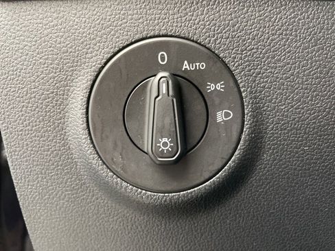 Used 2024 Volkswagen Taos SE image 23