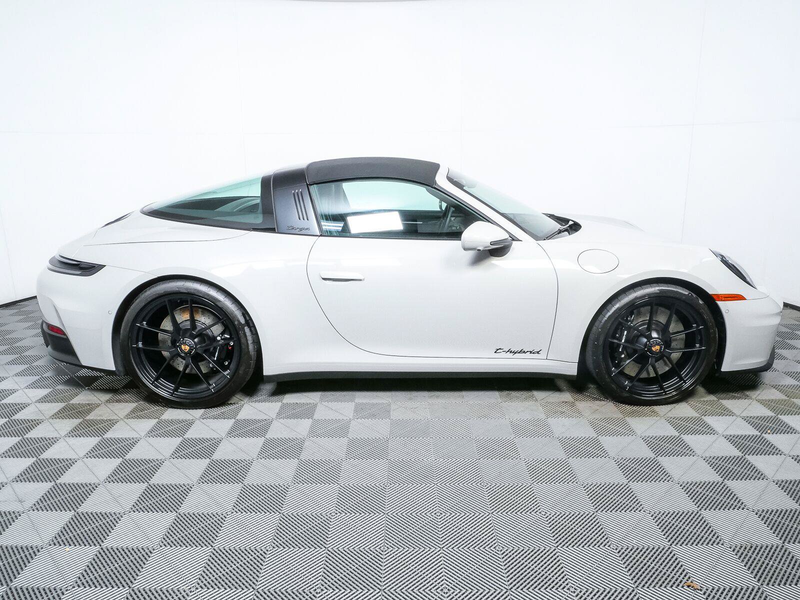 Certified 2026 Porsche 911 Targa 4 GTS AWD/4WD image 27