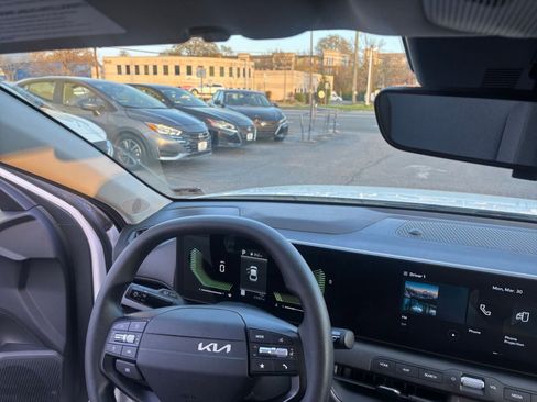 Used 2025 Kia K4 LXS image 35