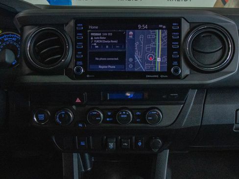 Used 2022 Toyota Tacoma TRD Sport AWD/4WD image 4