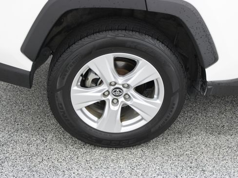 Used 2020 Toyota RAV4 XLE w/ Convenience Package FWD image 6