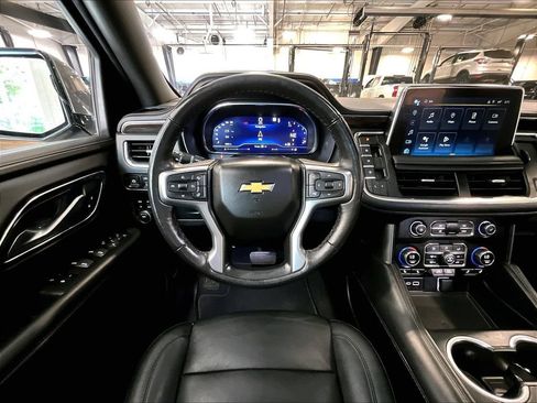 Used 2022 Chevrolet Tahoe LT w/ Luxury Package AWD/4WD image 18