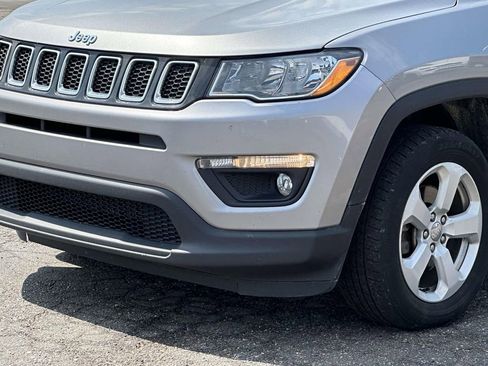 Used 2019 Jeep Compass Latitude w/ Cold Weather Group AWD/4WD image 8