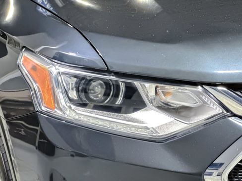 Used 2021 Chevrolet Traverse LT image 10