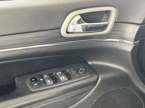 Used 2022 Jeep Grand Cherokee Limited image 18