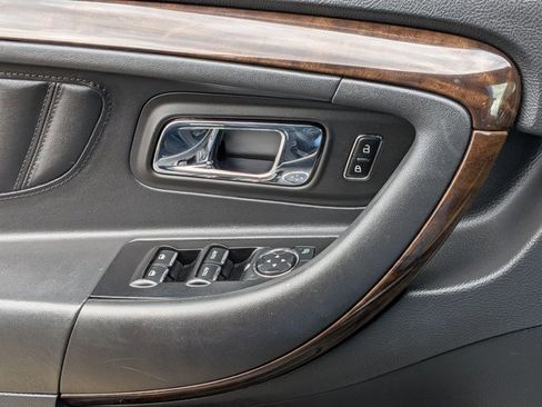 Used 2013 Ford Taurus Limited image 11