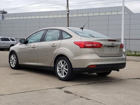 Used 2016 Ford Focus SE w/ SE Power Seat Package FWD image 6