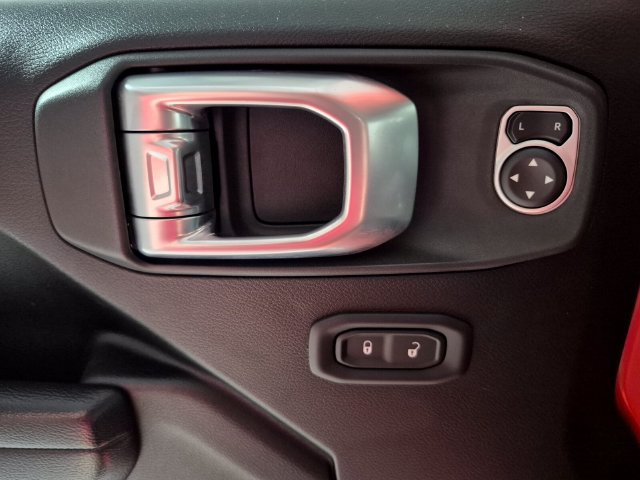 Used 2018 Jeep Wrangler Rubicon AWD/4WD image 15