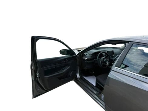 Used 2026 Nissan Altima 2.5 SV FWD image 9