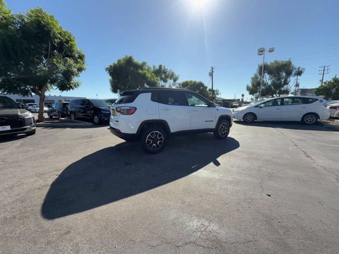 Used 2025 Jeep Compass Trailhawk AWD/4WD image 13
