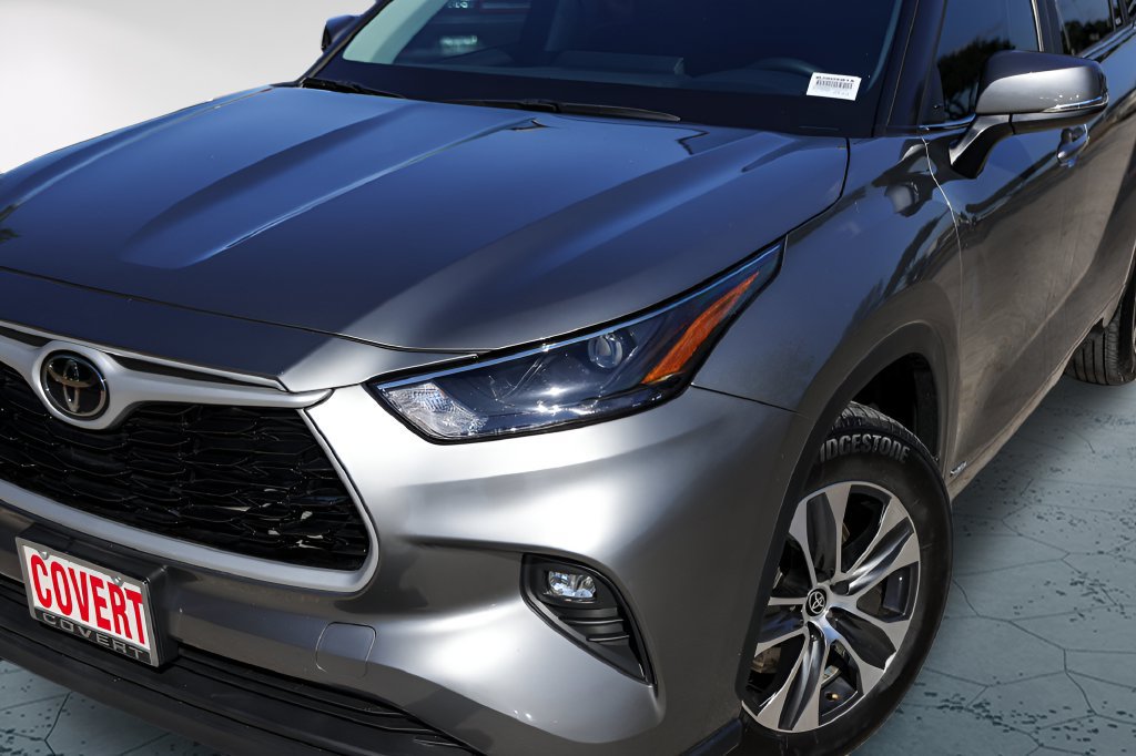 Used 2026 Toyota Highlander XLE AWD/4WD image 2
