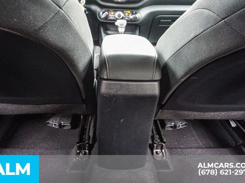 Used 2025 Kia Soul LX w/ LX Technology Package FWD image 31