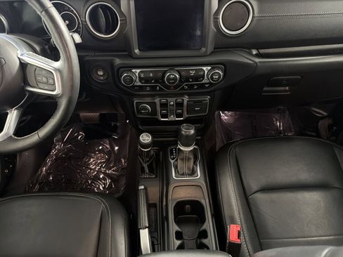 Used 2020 Jeep Wrangler Unlimited Sahara image 22