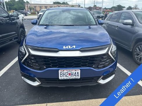 Used 2024 Kia Sportage EX FWD image 2