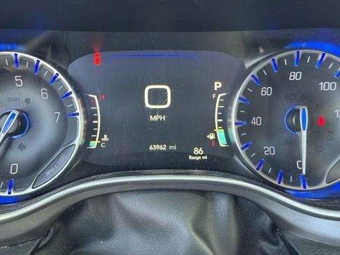 Used 2024 Chrysler Pacifica Touring-L FWD image 24