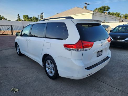 Used 2011 Toyota Sienna LE w/ Towing Pkg FWD image 3