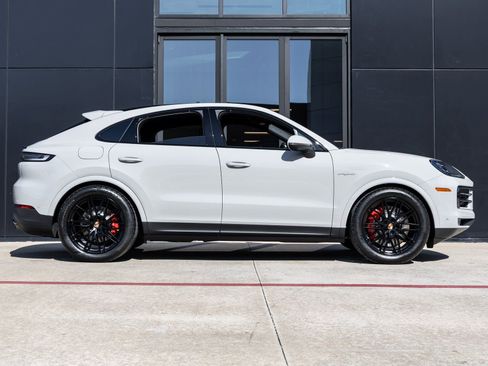 New 2026 Porsche Cayenne S image 12