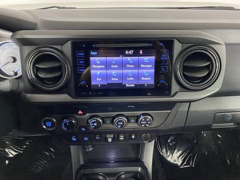 Certified 2019 Toyota Tacoma TRD Sport AWD/4WD image 14