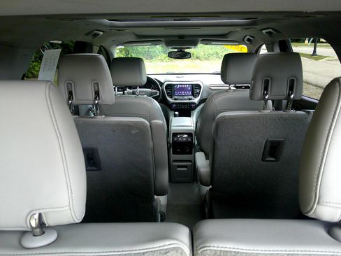 Used 2017 GMC Acadia SLT image 13