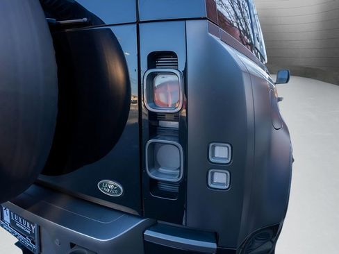 Used 2023 Land Rover Defender 110 V8 image 10