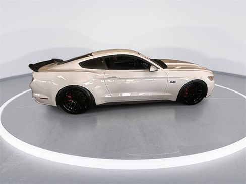 Used 2017 Ford Mustang GT image 9